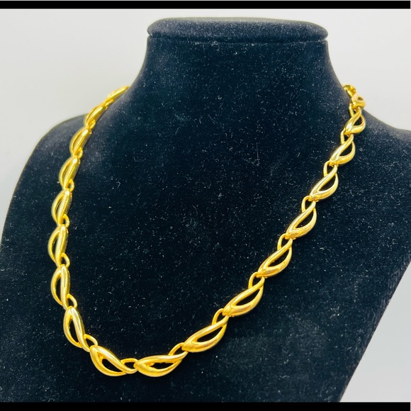 Vintage gold tone link chain collar necklace - Picture 3 of 9